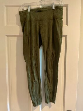 Lululemon High Rise Leggings Green Camo Pattern Athletic Yoga Pants Women’s 8